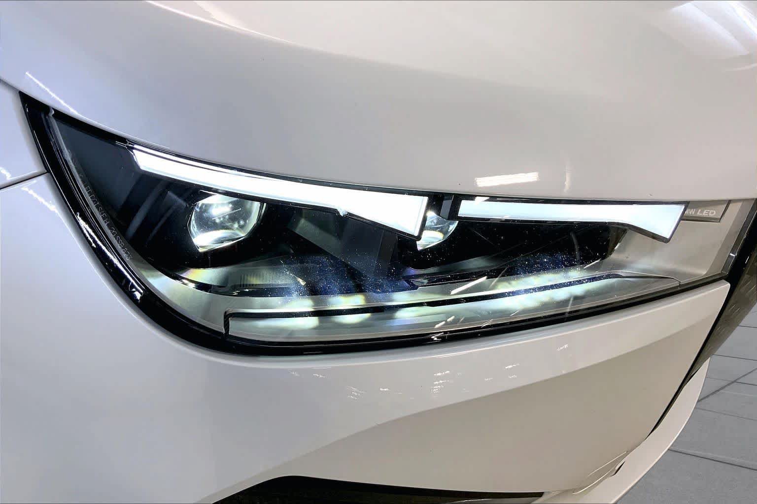 Used 2024 BMW iX xDrive50 w/ Sport Package AWD/4WD image 27