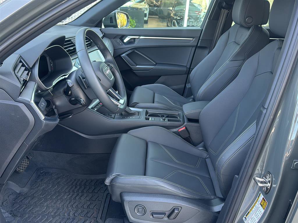 Used 2025 Audi Q3 2.0T Premium w/ Convenience Package image 12