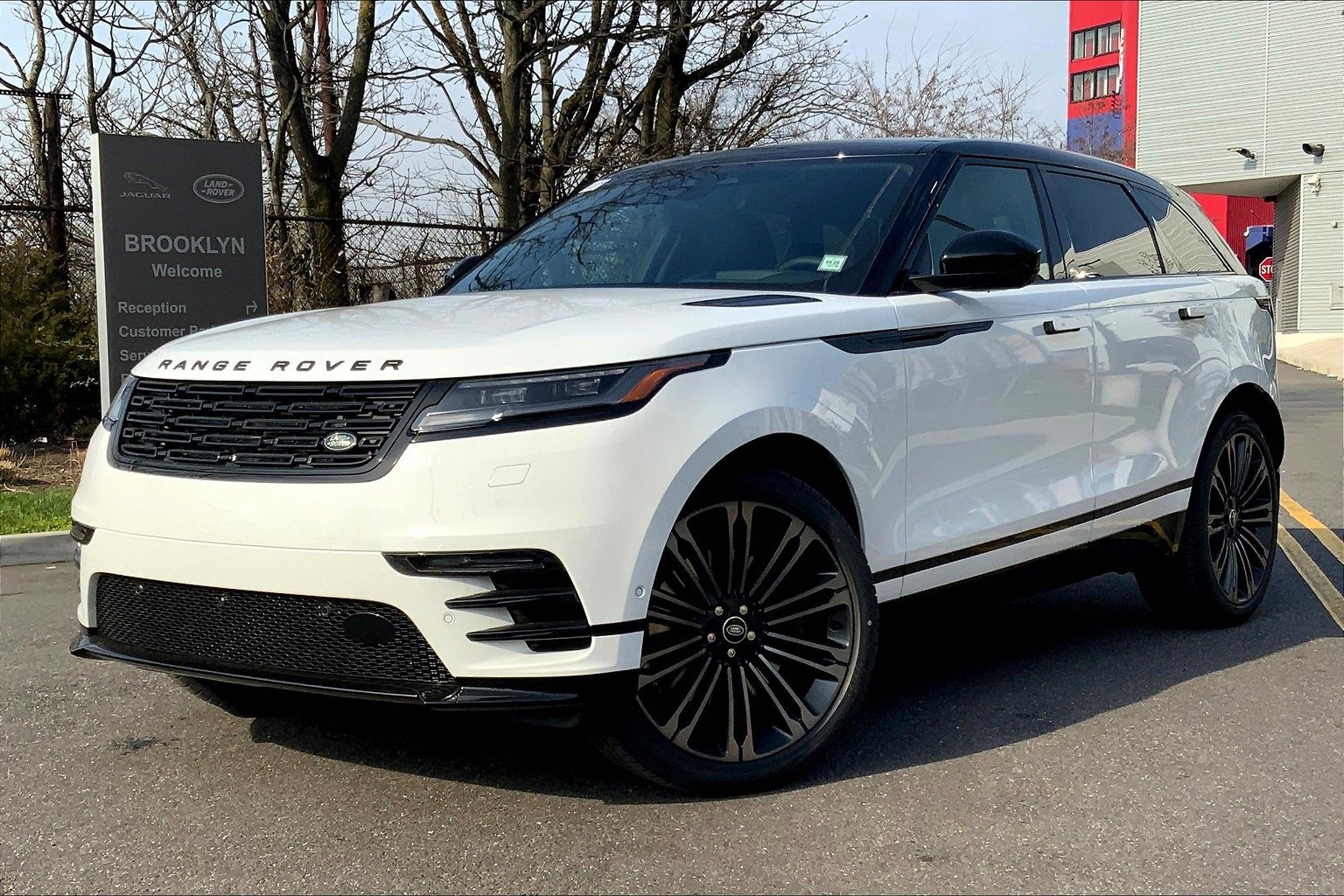 New 2026 Land Rover Range Rover Velar Dynamic SE image 1