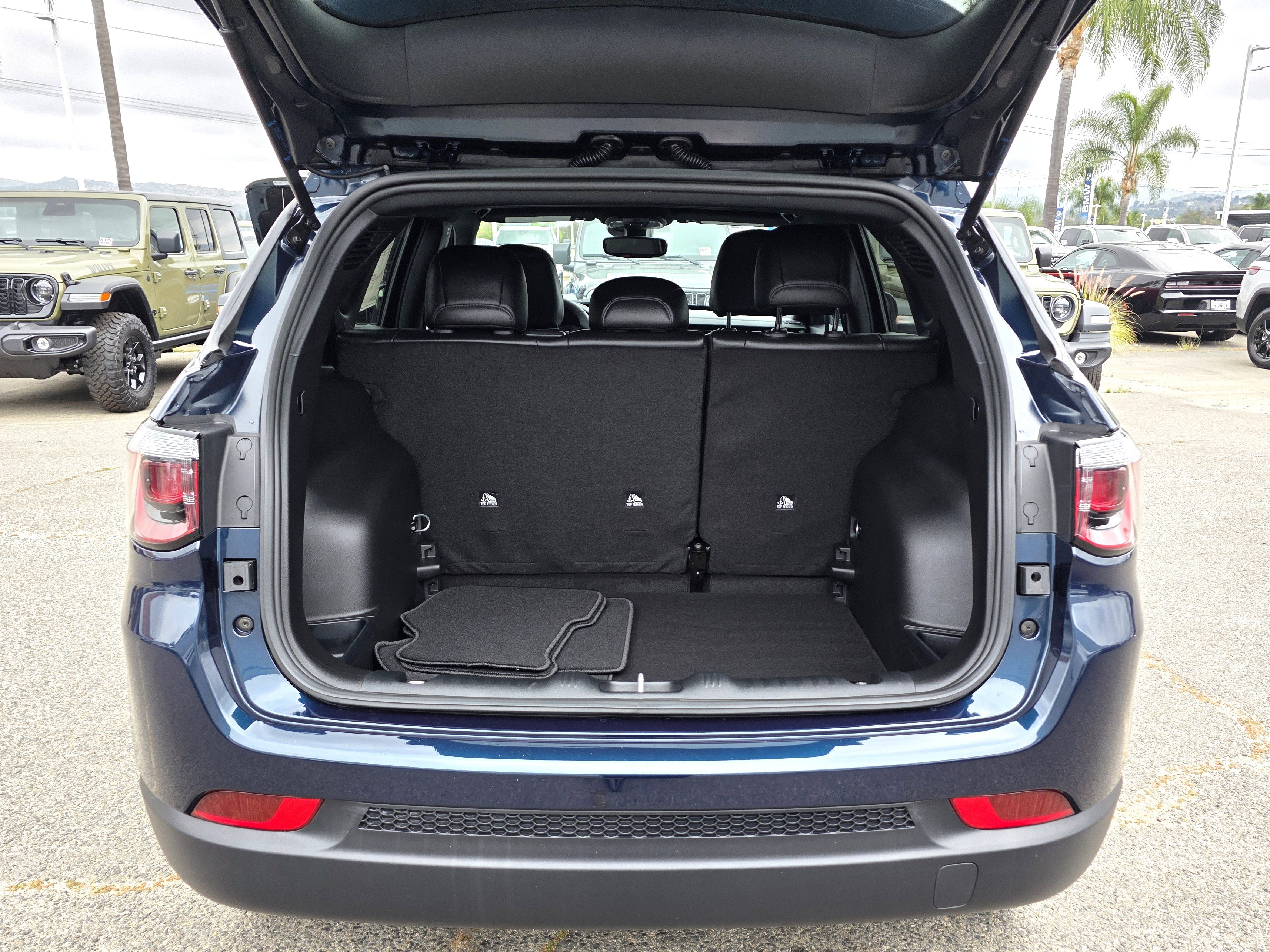 New 2026 Jeep Compass Latitude image 17