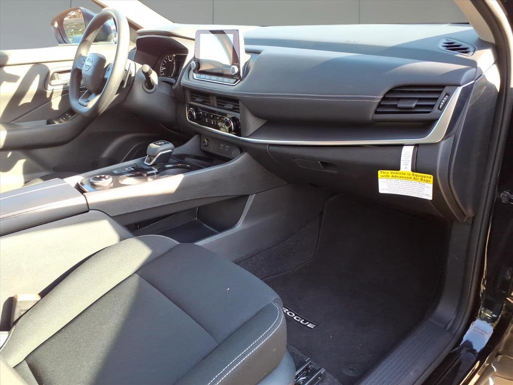 Used 2025 Nissan Rogue S image 7