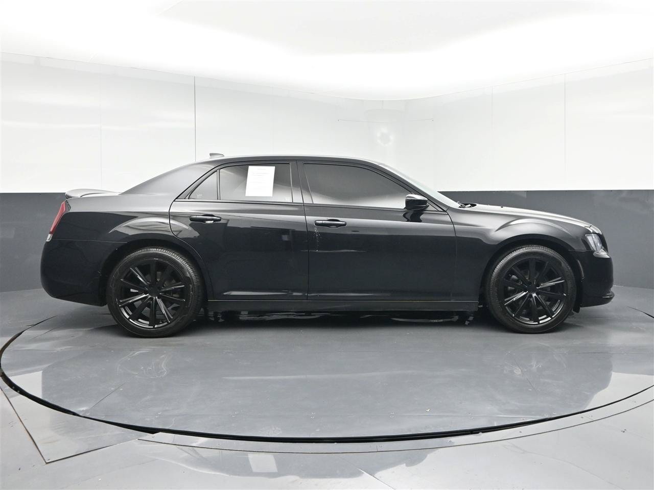 Used 2021 Chrysler 300 Touring w/ Sport Appearance Package RWD image 4