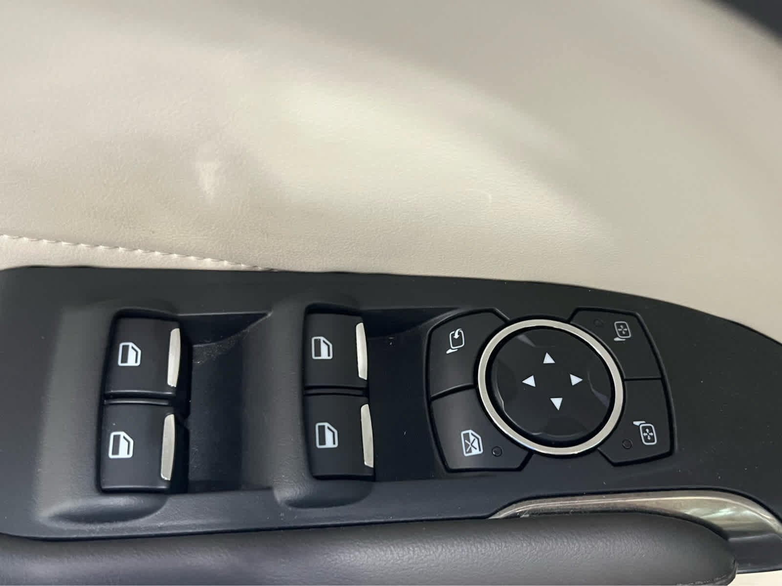Used 2016 Lincoln MKC Select w/ Select Plus Package AWD/4WD image 23