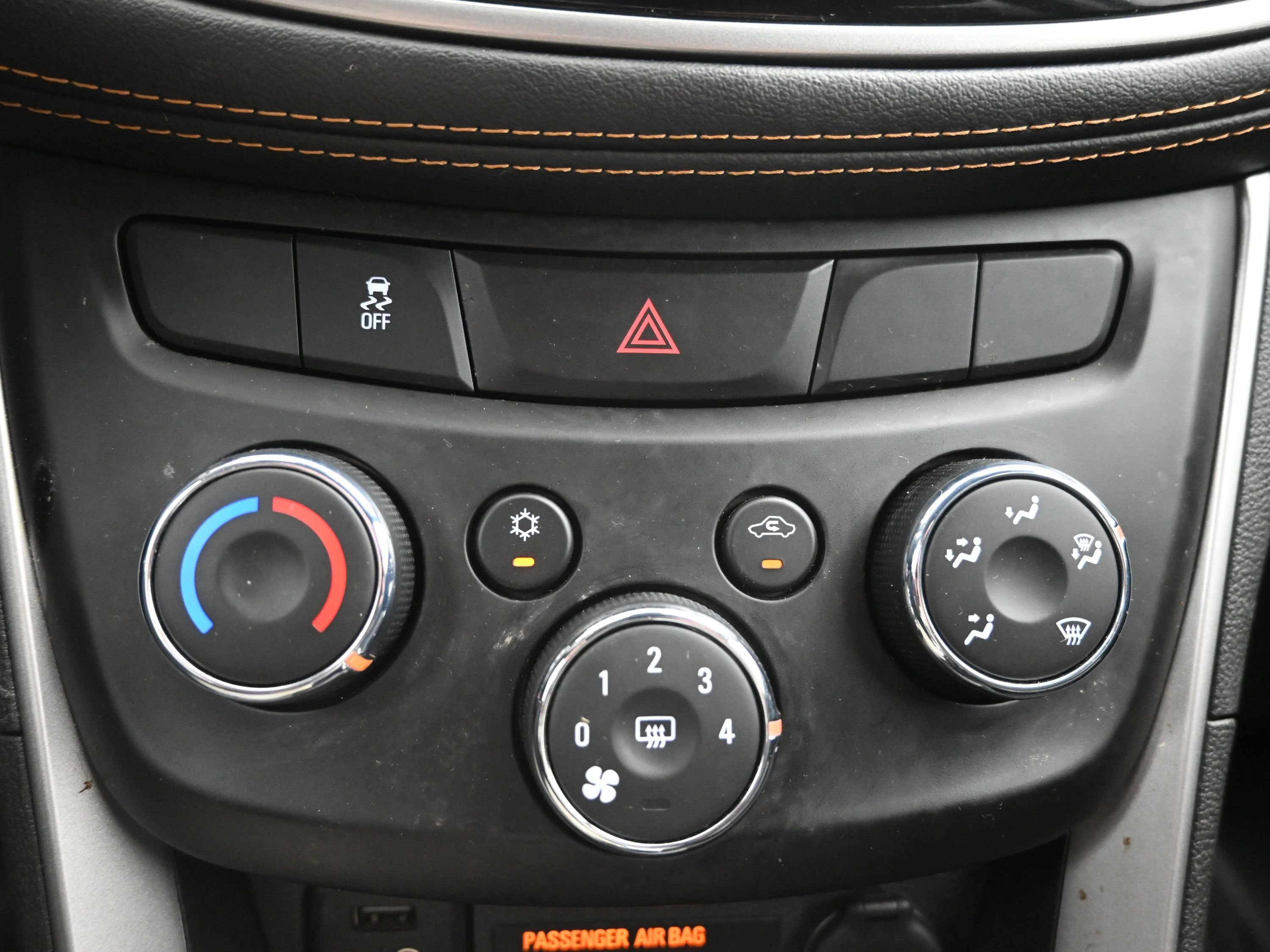 Used 2020 Chevrolet Trax LT w/ LT Convenience Package image 21