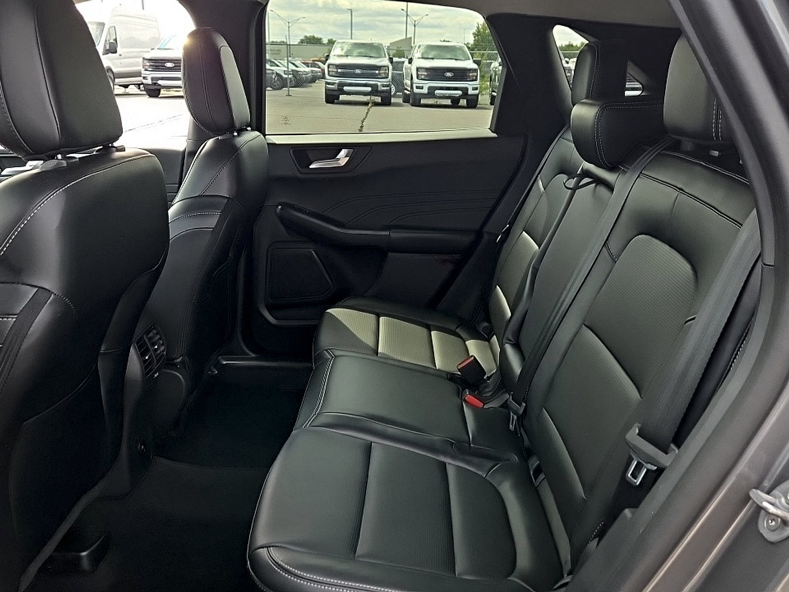 Used 2023 Ford Escape Platinum AWD/4WD image 21