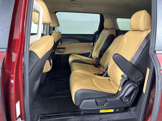 Used 2023 Kia Carnival LX image 25