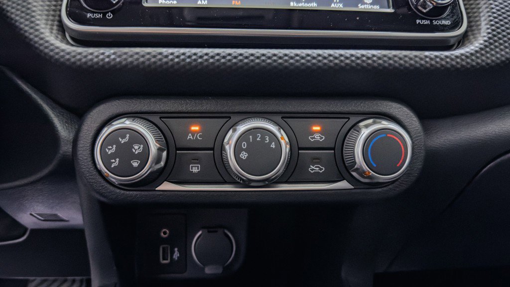 Used 2024 Nissan Kicks S image 30