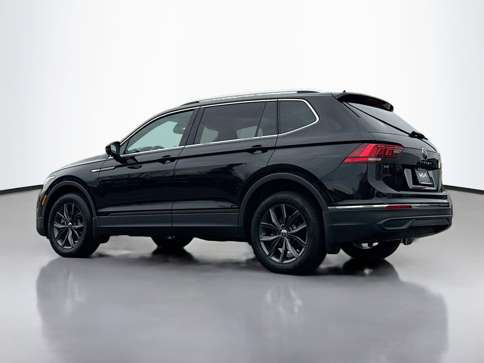 Used 2024 Volkswagen Tiguan SE image 13