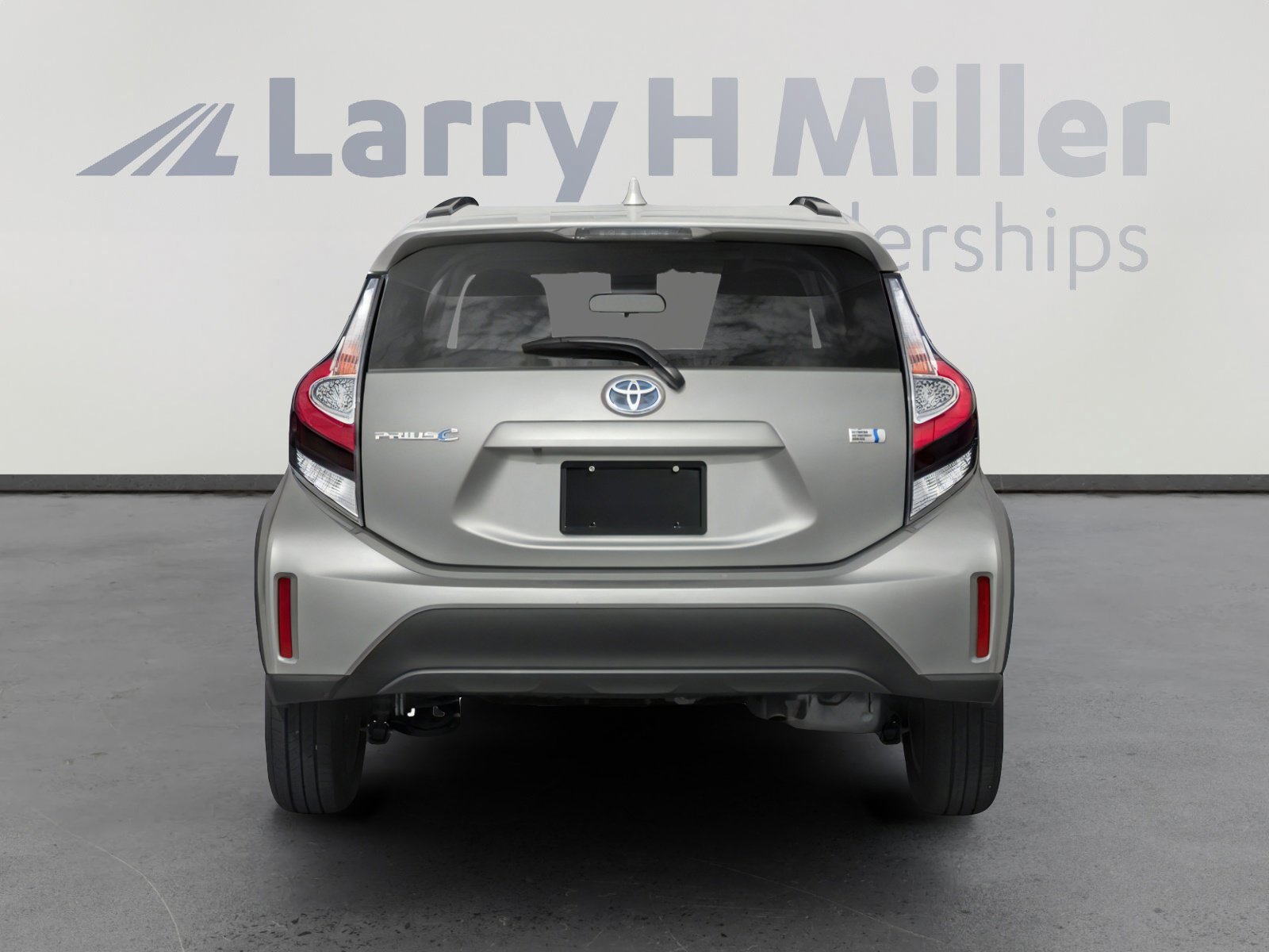 Used 2018 Toyota Prius C One FWD image 5