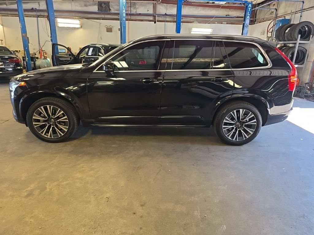Used 2022 Volvo XC90 T5 Momentum w/ Protection Package Premier FWD image 2