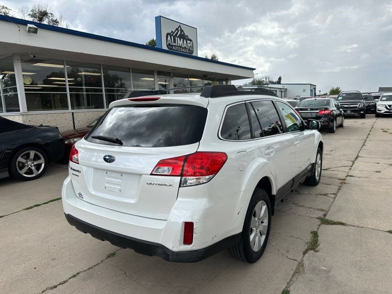 Used 2012 Subaru Outback 2.5i Premium w/ All-Weather Pkg AWD/4WD image 7
