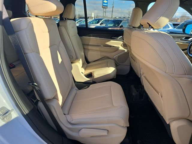 Used 2025 Jeep Grand Cherokee L Limited AWD/4WD image 19