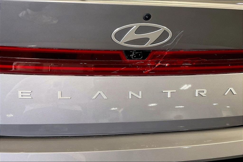 Used 2024 Hyundai Elantra Limited image 42
