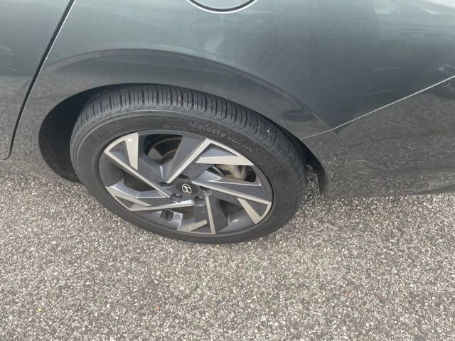 Certified 2025 Hyundai Elantra Sport FWD image 8