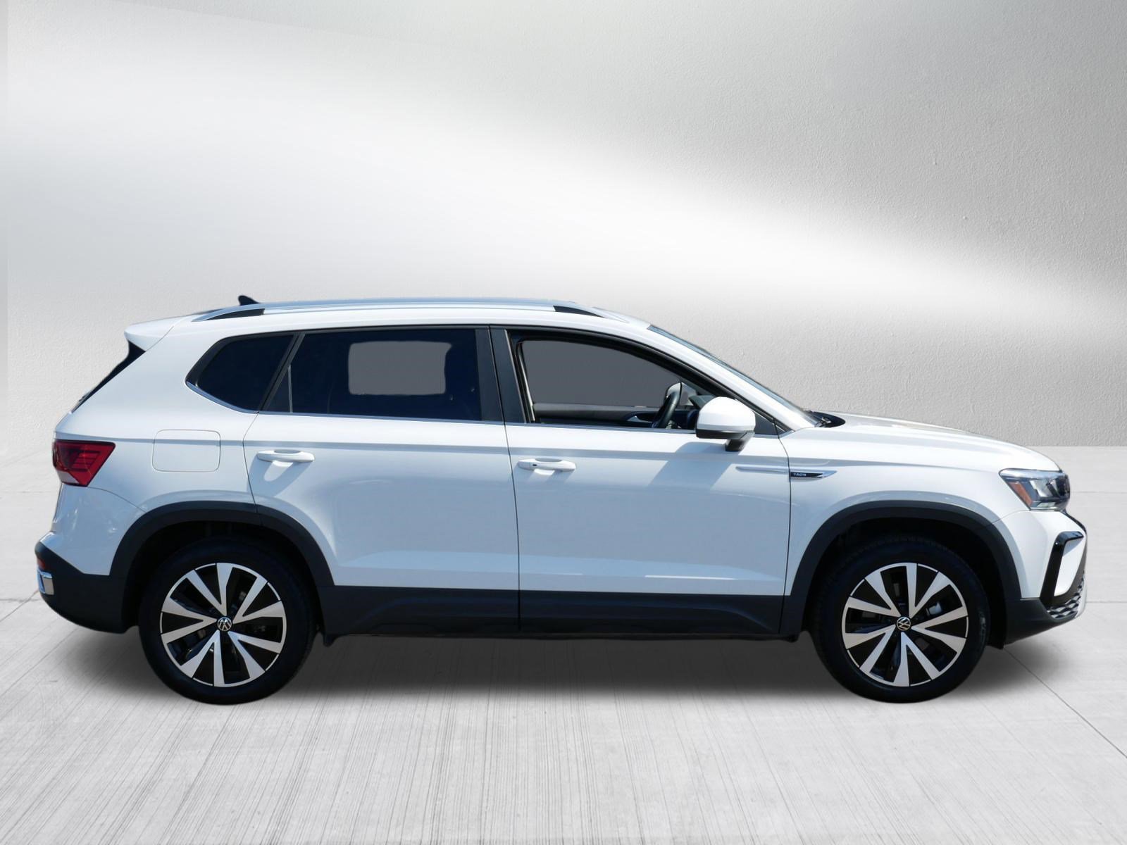 Certified 2023 Volkswagen Taos SE w/ Panoramic Sunroof Package AWD/4WD image 8