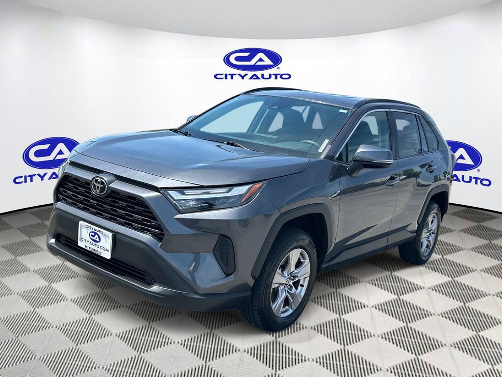 Used 2022 Toyota RAV4 XLE AWD/4WD image 9