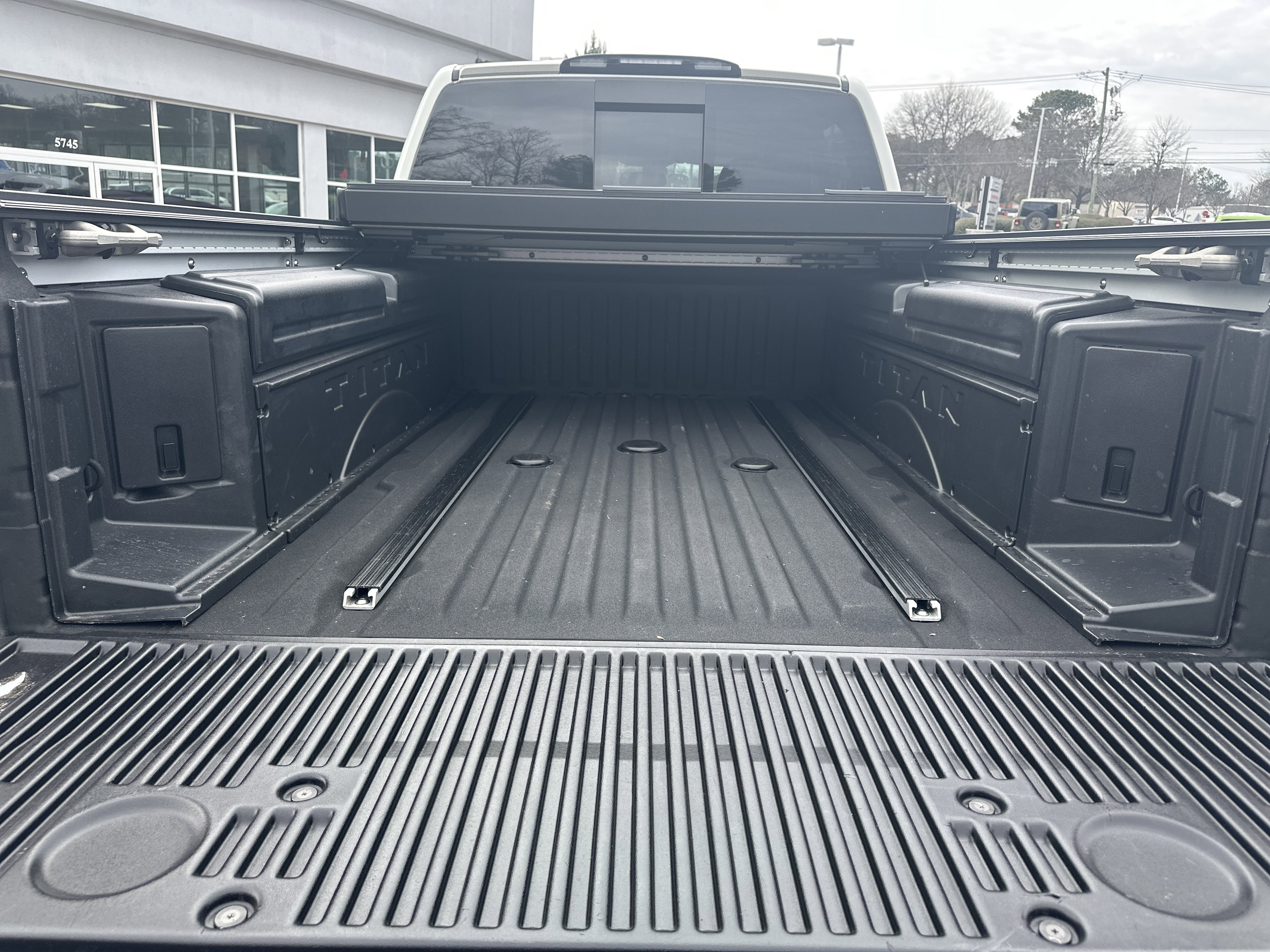 Used 2017 Nissan Titan PRO-4X w/ Pro-4x Convenience Package image 20