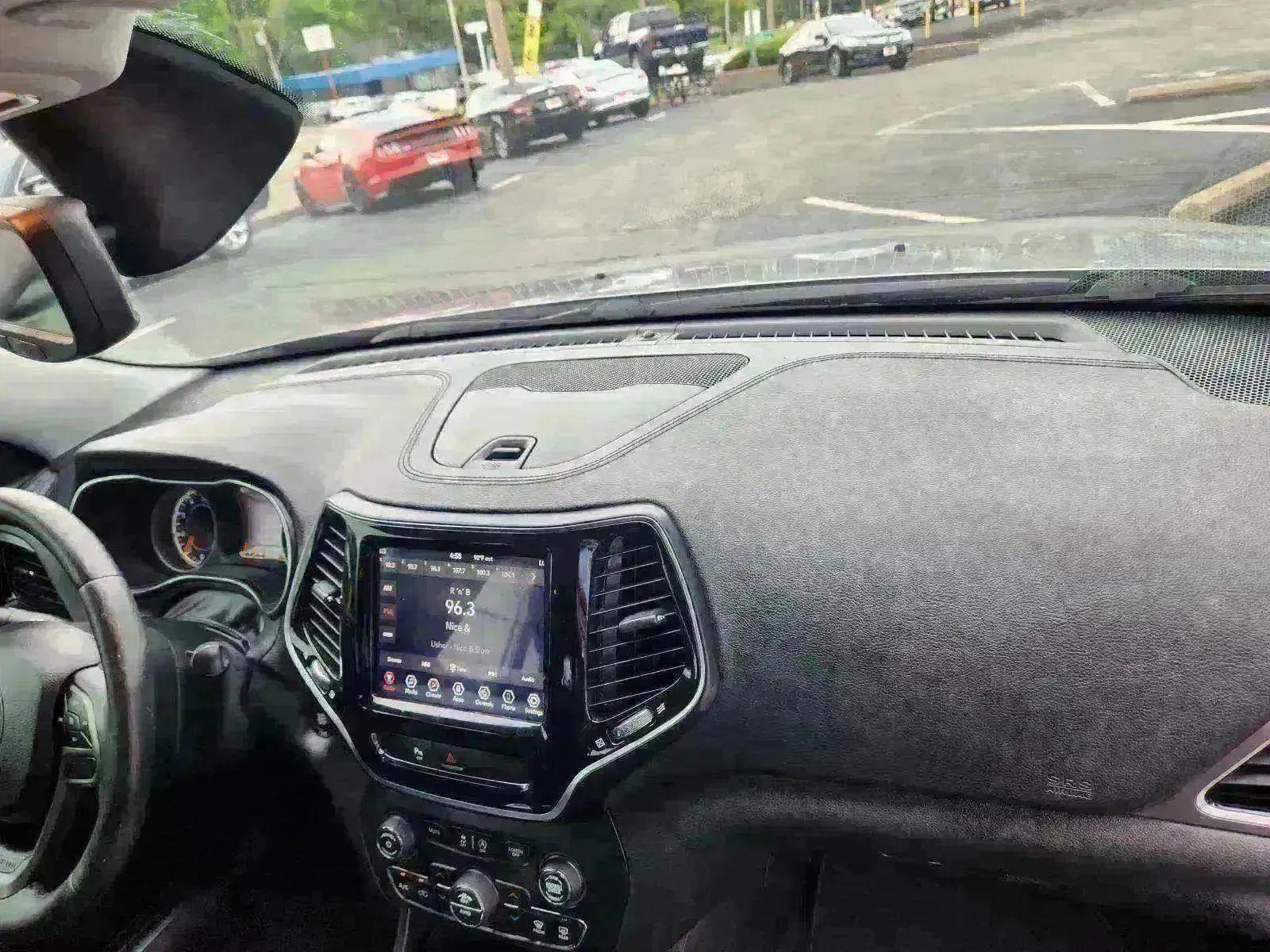 Used 2019 Jeep Cherokee Limited image 33