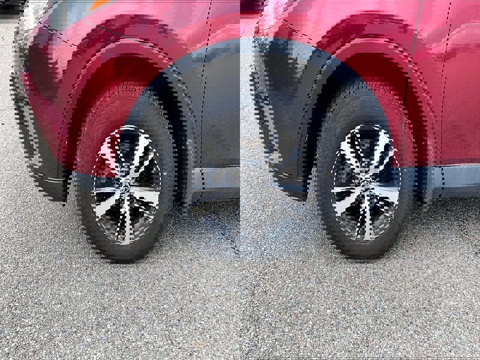 Used 2018 Toyota RAV4 XLE image 4