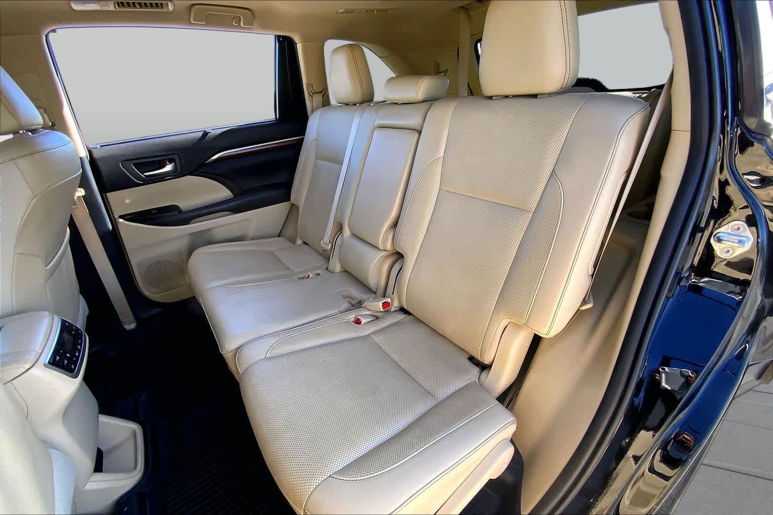 Used 2019 Toyota Highlander Limited Platinum FWD image 20
