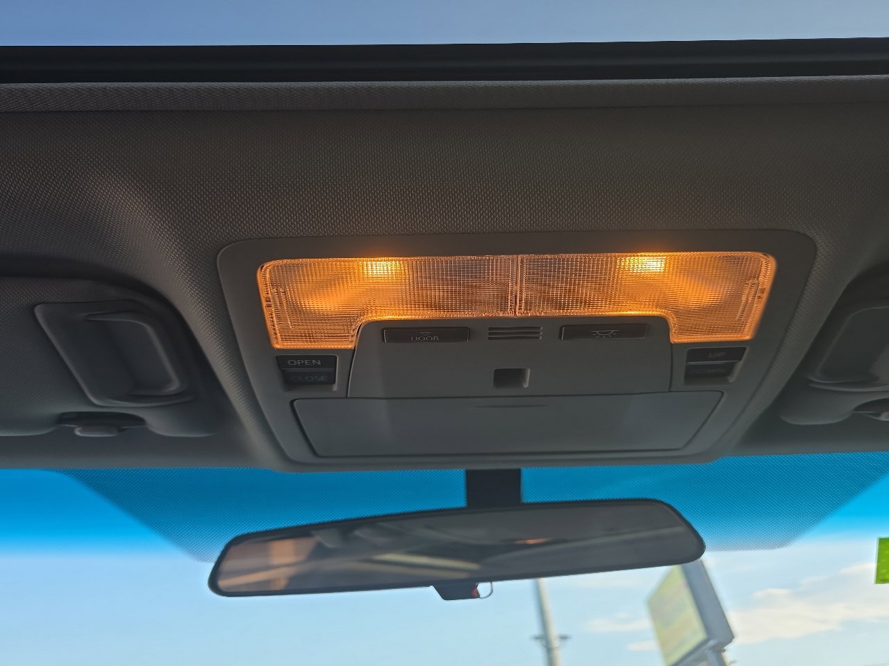 Used 2016 Toyota Camry SE image 18