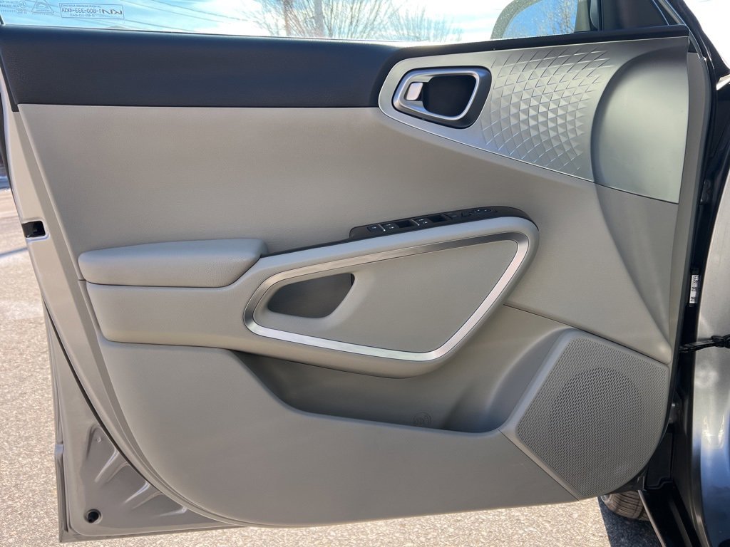 Certified 2023 Kia Soul LX image 9