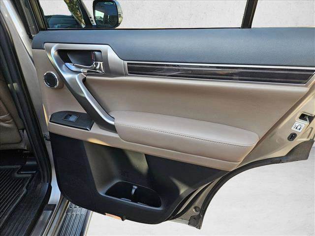 Used 2023 Lexus GX 460 Luxury image 24
