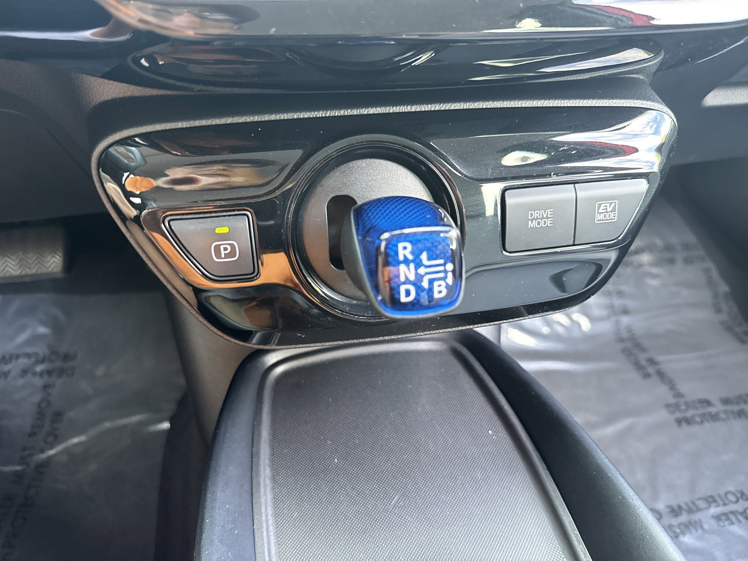 Used 2021 Toyota Prius LE w/ Carpet Mat Package (TMS) AWD/4WD image 17