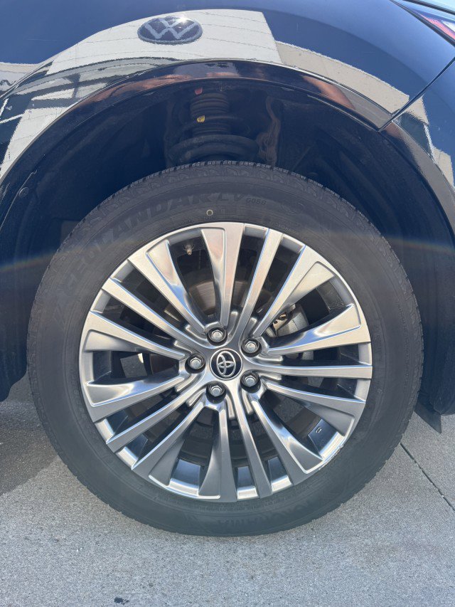 Used 2021 Toyota Venza XLE w/ Softex Package image 29