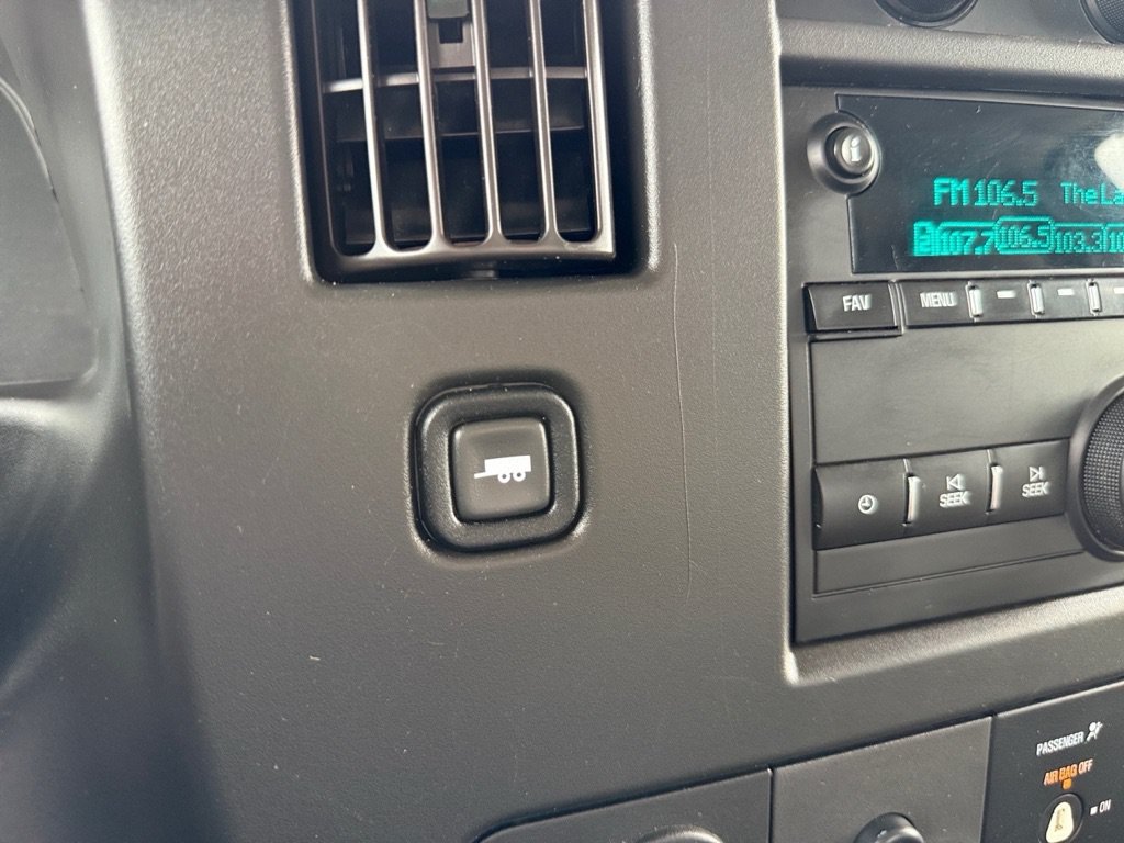 Used 2018 Chevrolet Express 3500 w/ Driver Convenience Package RWD image 19