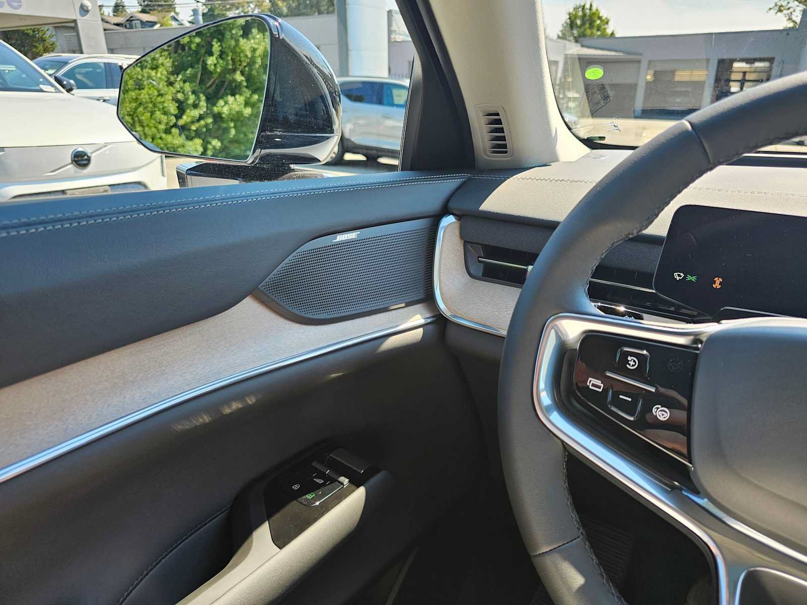 New 2025 Volvo EX90 Plus AWD/4WD image 29
