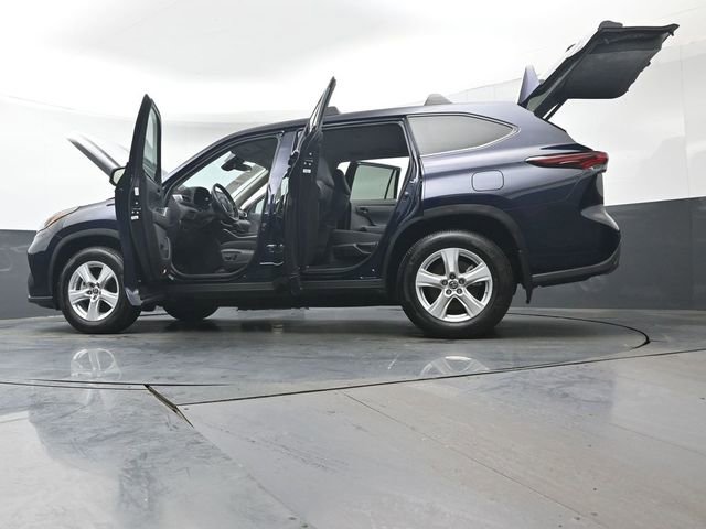 Used 2024 Toyota Highlander LE image 56