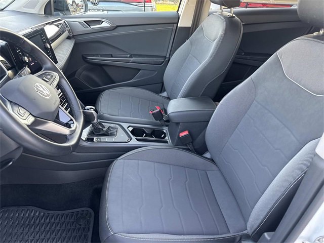 Used 2025 Volkswagen Taos SE image 21