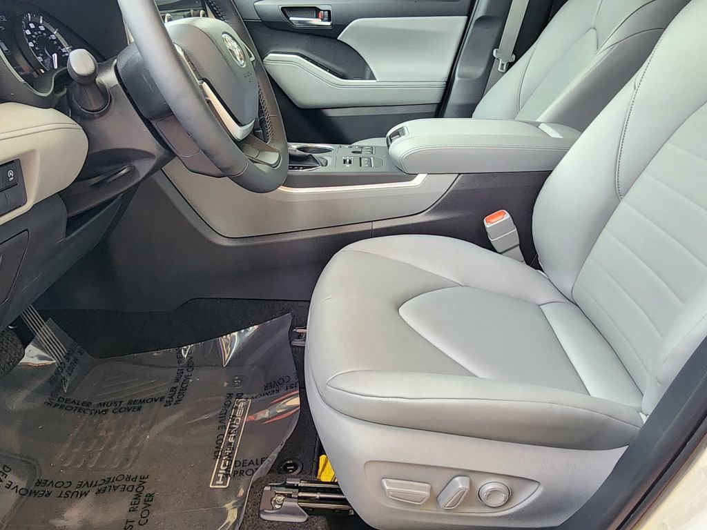 New 2026 Toyota Highlander XLE AWD/4WD image 12