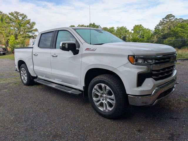 Used 2022 Chevrolet Silverado 1500 LTZ w/ Technology Package AWD/4WD image 2