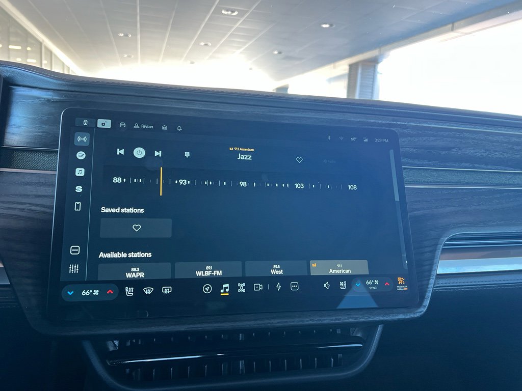 Used 2023 Rivian R1T Adventure image 25