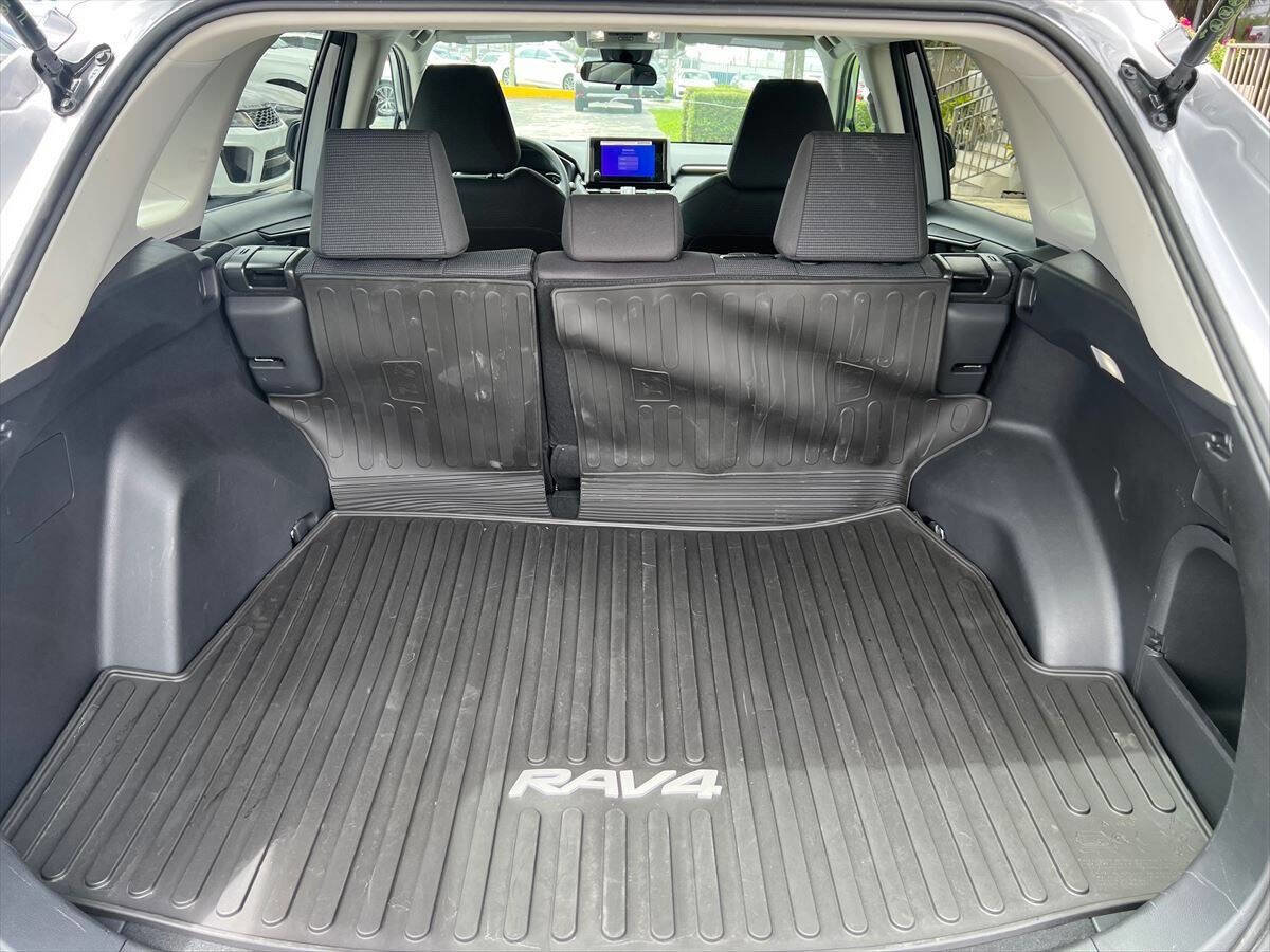 Used 2024 Toyota RAV4 LE image 10
