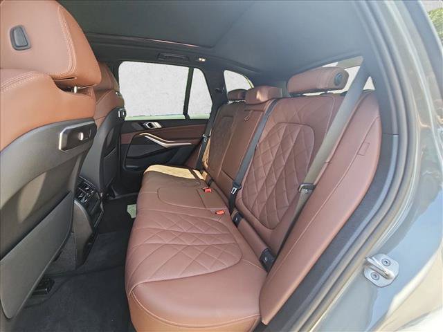 Used 2025 BMW X5 xDrive40i w/ M Sport Package AWD/4WD image 18