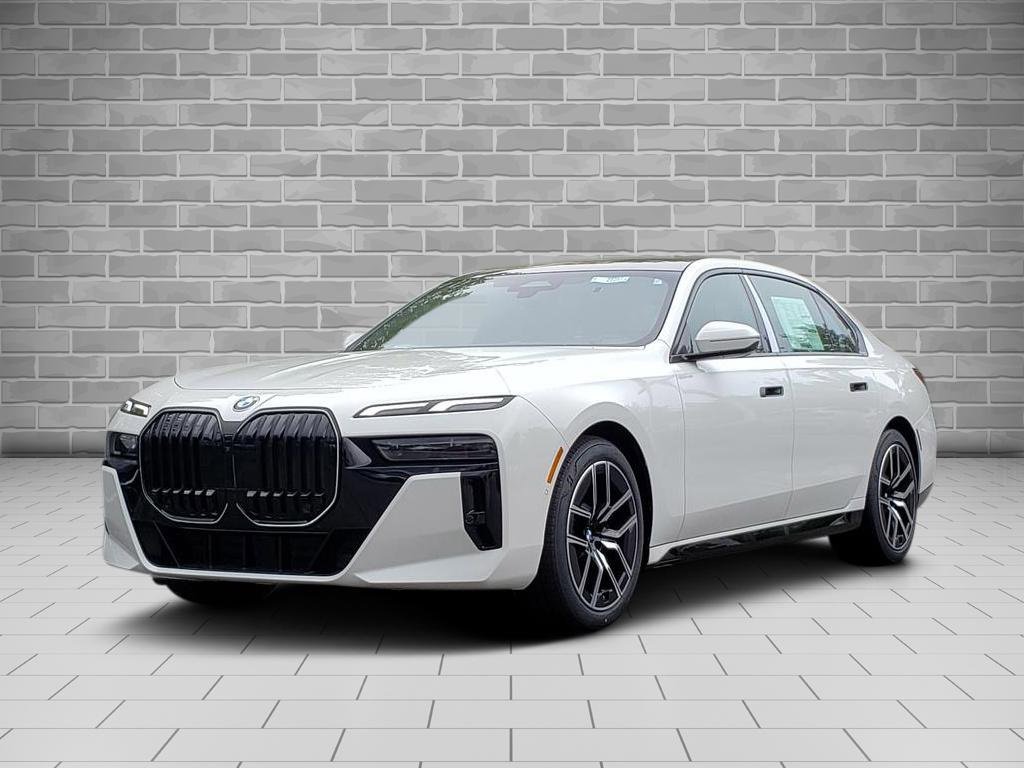 New 2025 BMW 740i xDrive w/ Premium Package