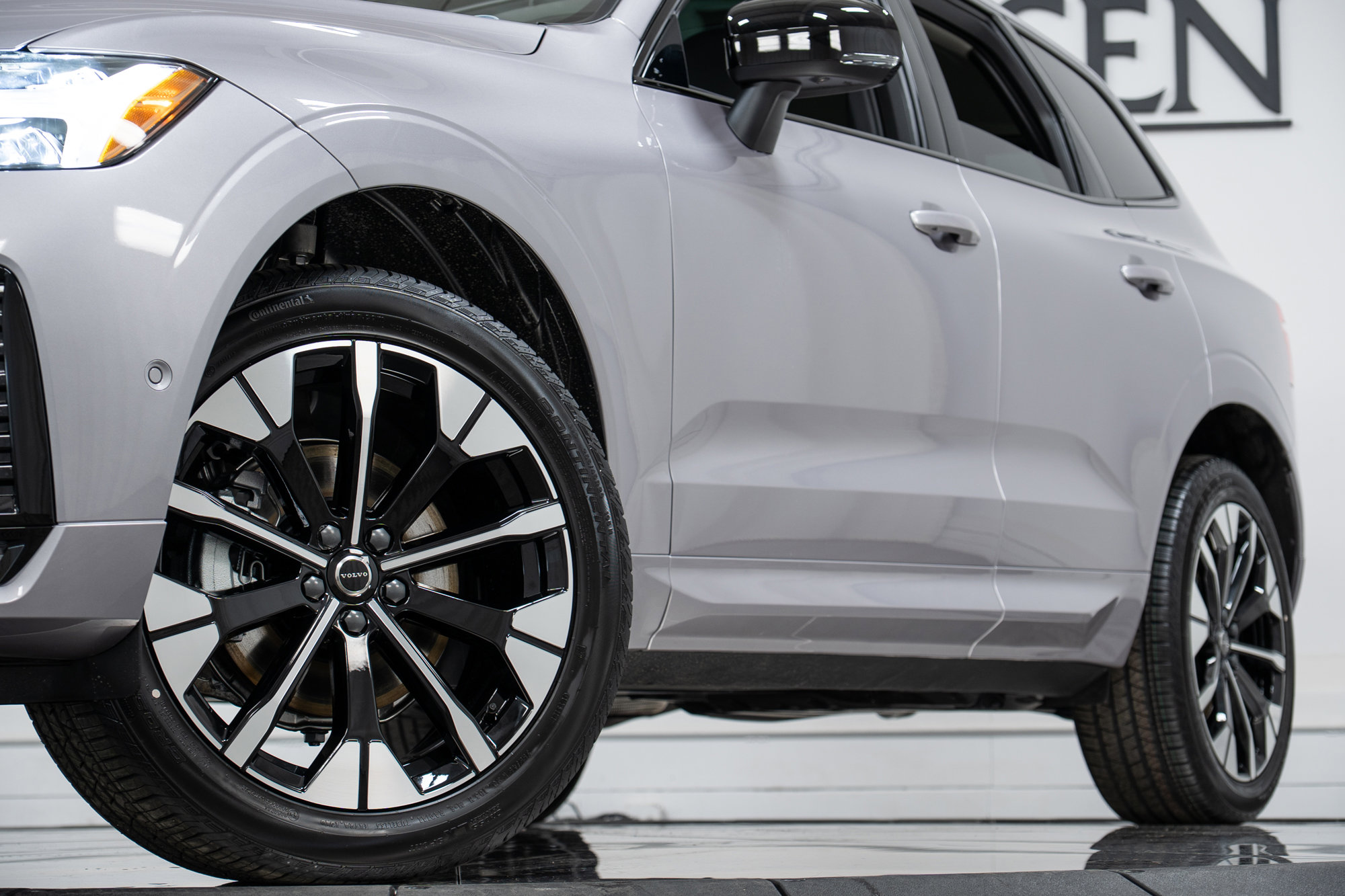 New 2026 Volvo XC60 B5 Plus w/ Protection Package Premier image 26