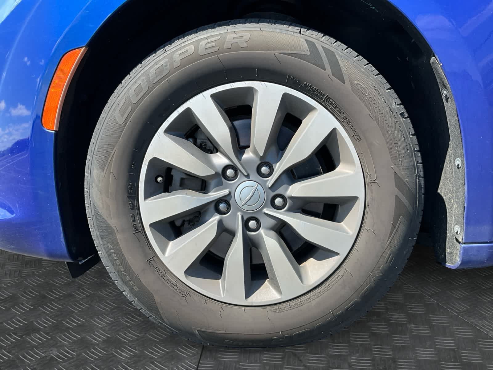 Used 2019 Chrysler Pacifica Touring-L Plus FWD image 14