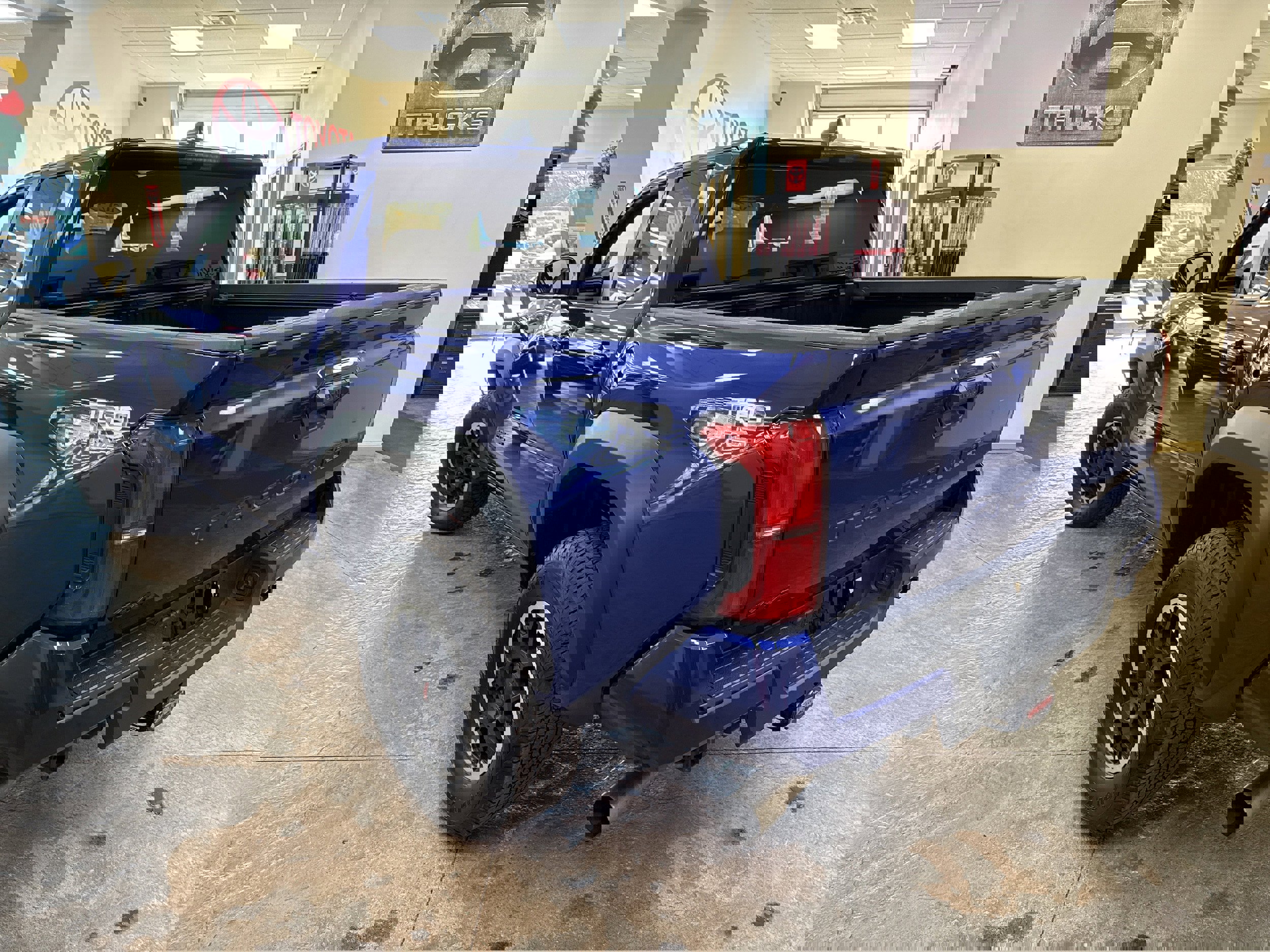 Used 2024 Toyota Tacoma TRD Off-Road image 9