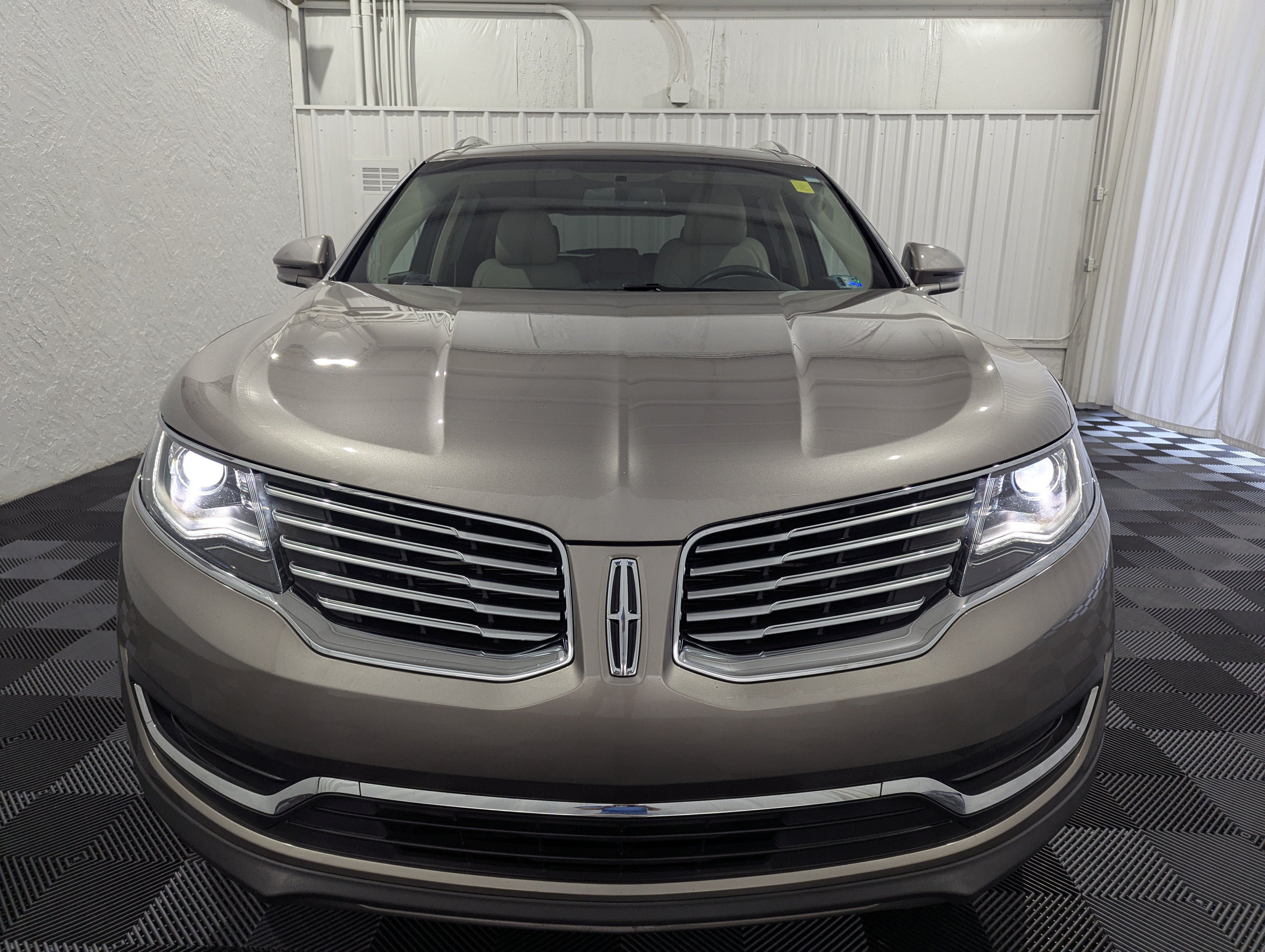 Used 2018 Lincoln MKX Premiere AWD/4WD image 3