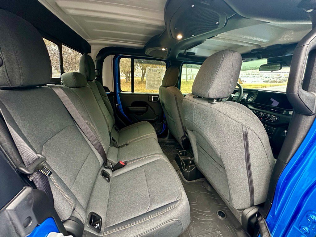 Used 2024 Jeep Gladiator Sport image 32