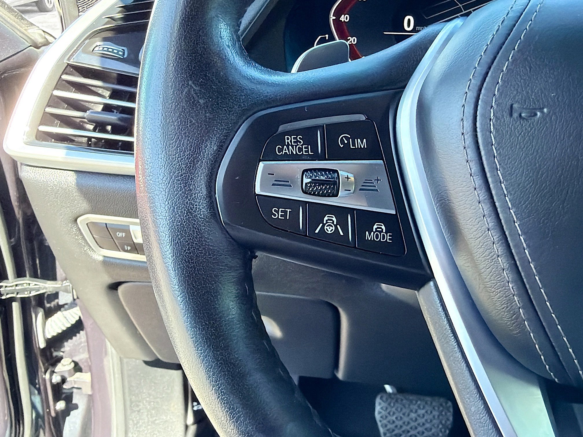 Used 2022 BMW X6 xDrive40i AWD/4WD image 36