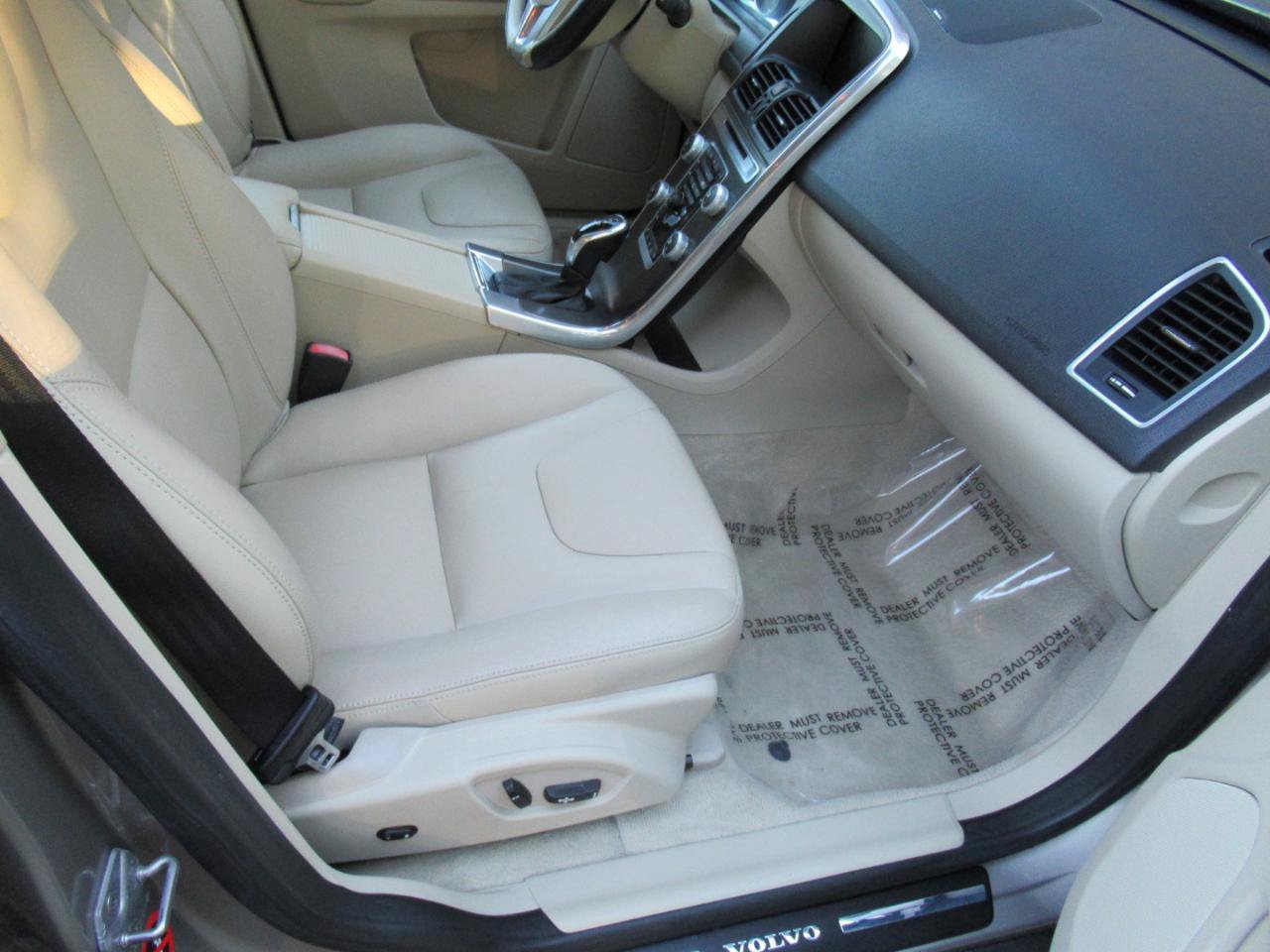 Used 2016 Volvo XC60 T6 Platinum AWD/4WD image 16