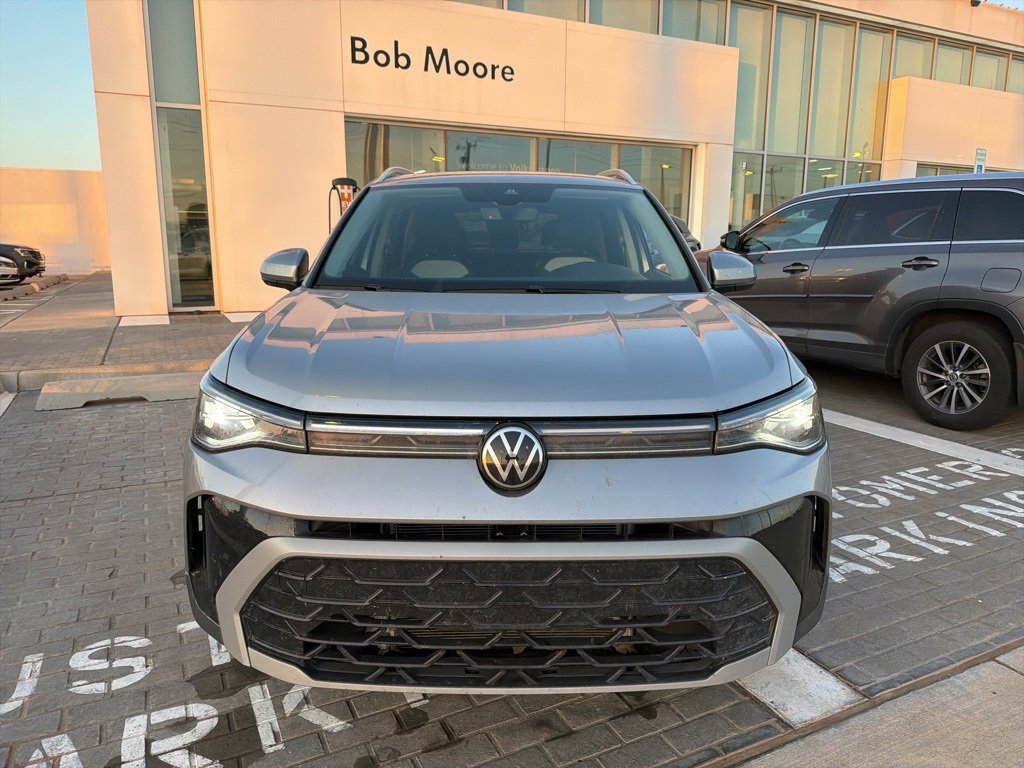 Used 2025 Volkswagen Taos SEL image 2