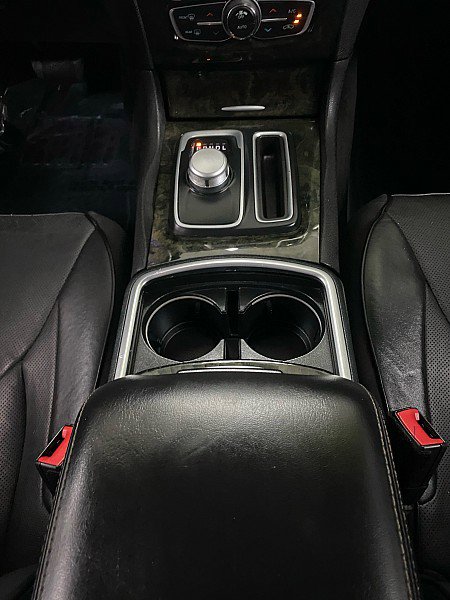 Used 2017 Chrysler 300 C image 26