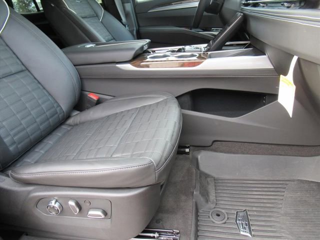 Certified 2026 Cadillac Escalade Platinum Sport w/ LPO, ONYX Package AWD/4WD image 11