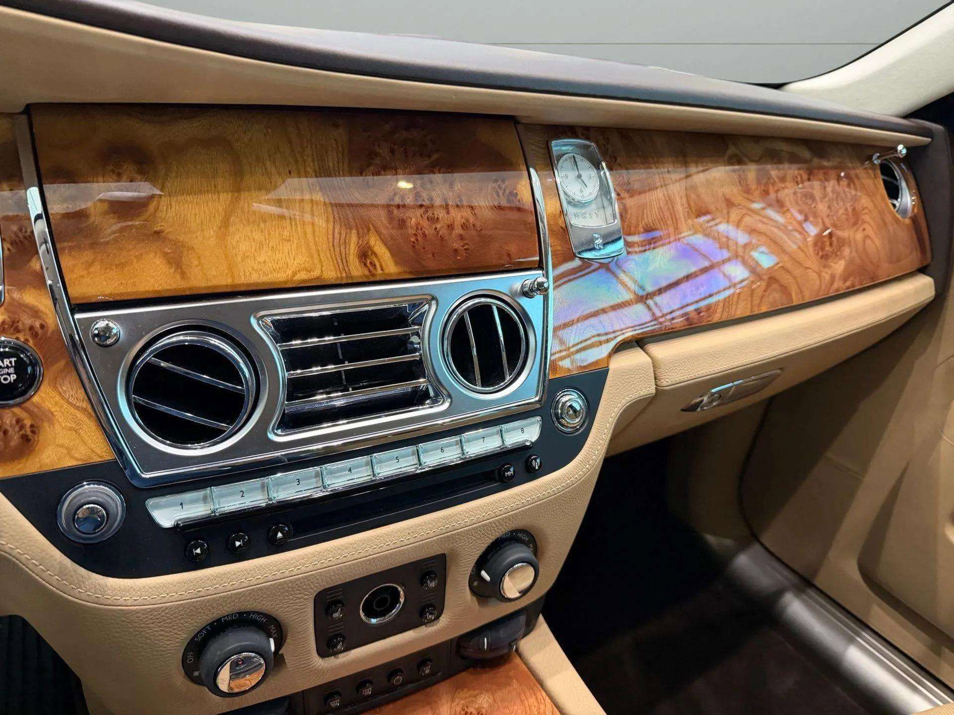 Used 2012 Rolls-Royce Ghost image 22